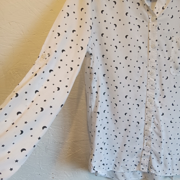beachlunchlounge White and Black Celestial Print Shirt Is Small - Picture 2 of 7